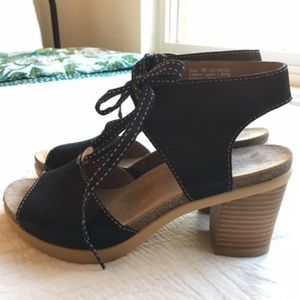 CUTE Dansko tie strap sandals (chunky heel) size38